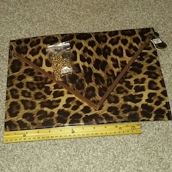 Leopard Print Clutch - Picture 4 of 4